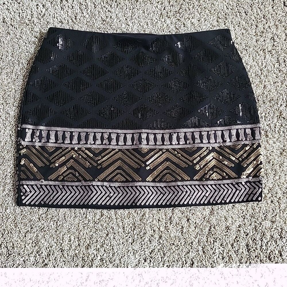 EXPRESS Gold Silver Black Sequin Pull On Mini Skirt Party Holiday Size Small.